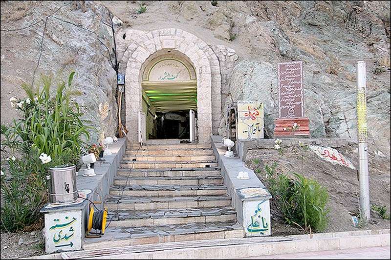 امروز؛ اهتراز پرچم آستان قدس رضوی در کهف الشهدای تهران