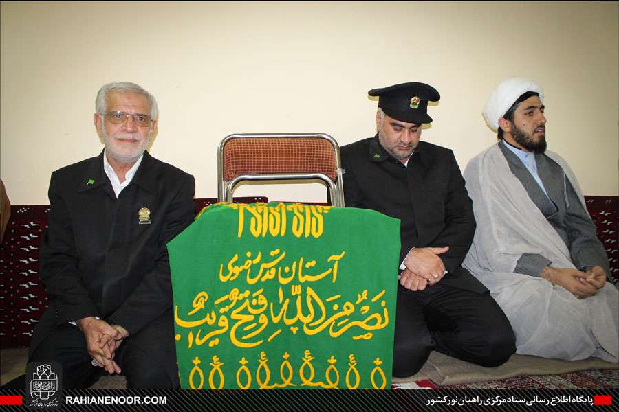 حضور بیرق رضوی و خادمین حرم امام رضا(ع) در قرارگاه مشترک راهیان نور شمالغرب