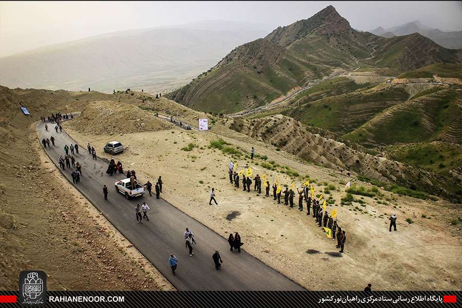 صعود سراسری زائرین راهیان نور غرب به ارتفاعات یادمان بازی دراز