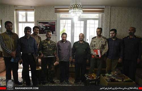 گزارشی از دیدار نمایندگان ستاد مرکزی راهیان نور با خانواده شهدای اهل سنت سنندج گزارشی از دیدار نمایندگان ستاد مرکزی راهیان نور با خانواده شهدای اهل سنت سنندج