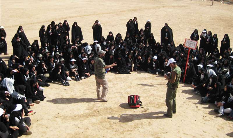 اجرای تئاتر بیابانی در یادمان شهدای شرهانی اجرای تئاتر بیابانی در یادمان شهدای شرهانی