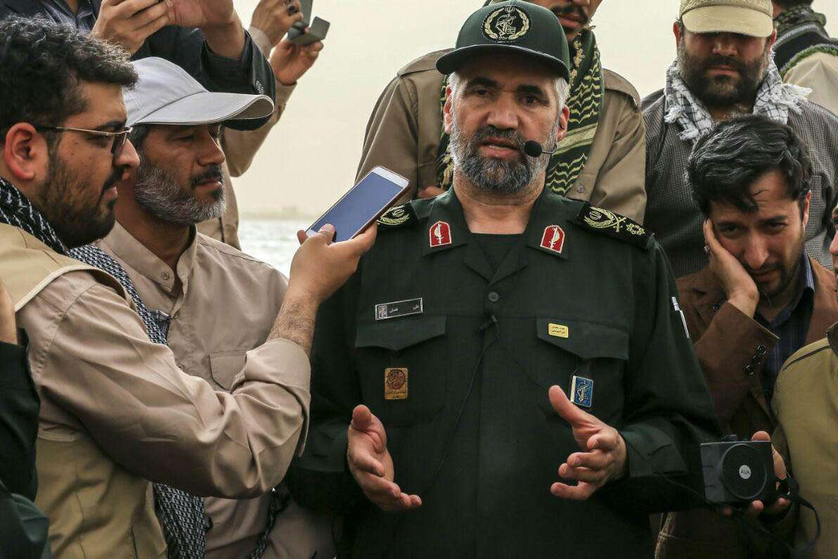 ویژه برنامههای تحویل سال نو در یادمانهای شهدا برگزار میشود ویژه برنامههای تحویل سال نو در یادمانهای شهدا برگزار میشود