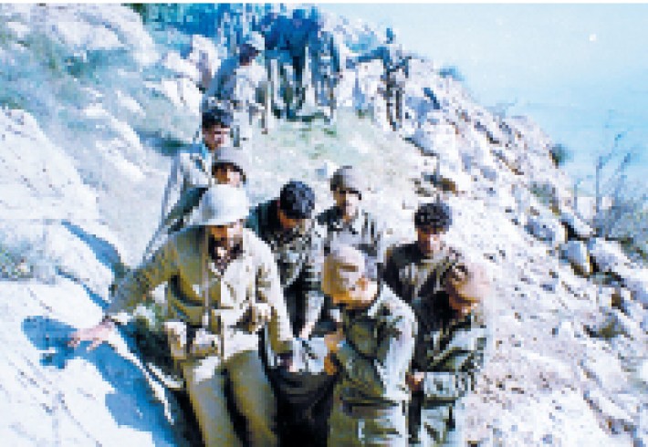 اسارت 350 نفر از دشمن توسط چند رزمنده خسته و زخمی/ نحوه شهادت شهید شیرودی اسارت 350 نفر از دشمن توسط چند رزمنده خسته و زخمی/ نحوه شهادت شهید شیرودی