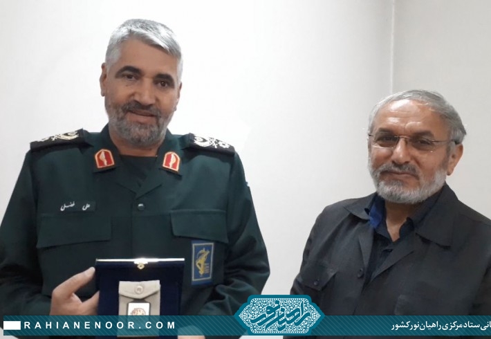 اهدای پلاک خادمی راهیان نور به سردار فضلی + فیلم <img src="/images/video_icon.gif" width="16" height="13" border="0" align="top"> اهدای پلاک خادمی راهیان نور به سردار فضلی + فیلم <img src="/images/video_icon.gif" width="16" height="13" border="0" align="top">