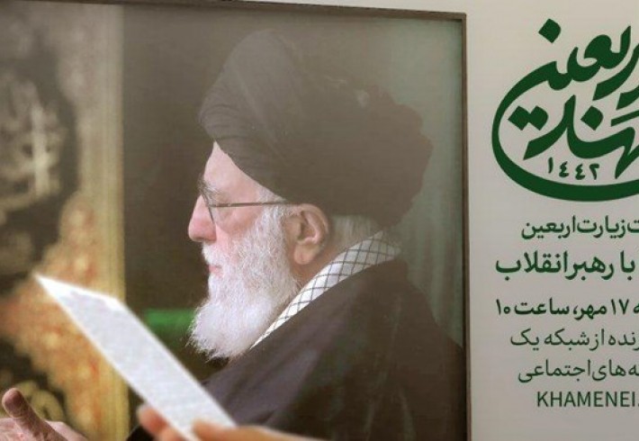 قرائت زیارت اربعین با حضور رهبر انقلاب در حسینیه امام خمینی(ره) برگزار میشود قرائت زیارت اربعین با حضور رهبر انقلاب در حسینیه امام خمینی(ره) برگزار میشود