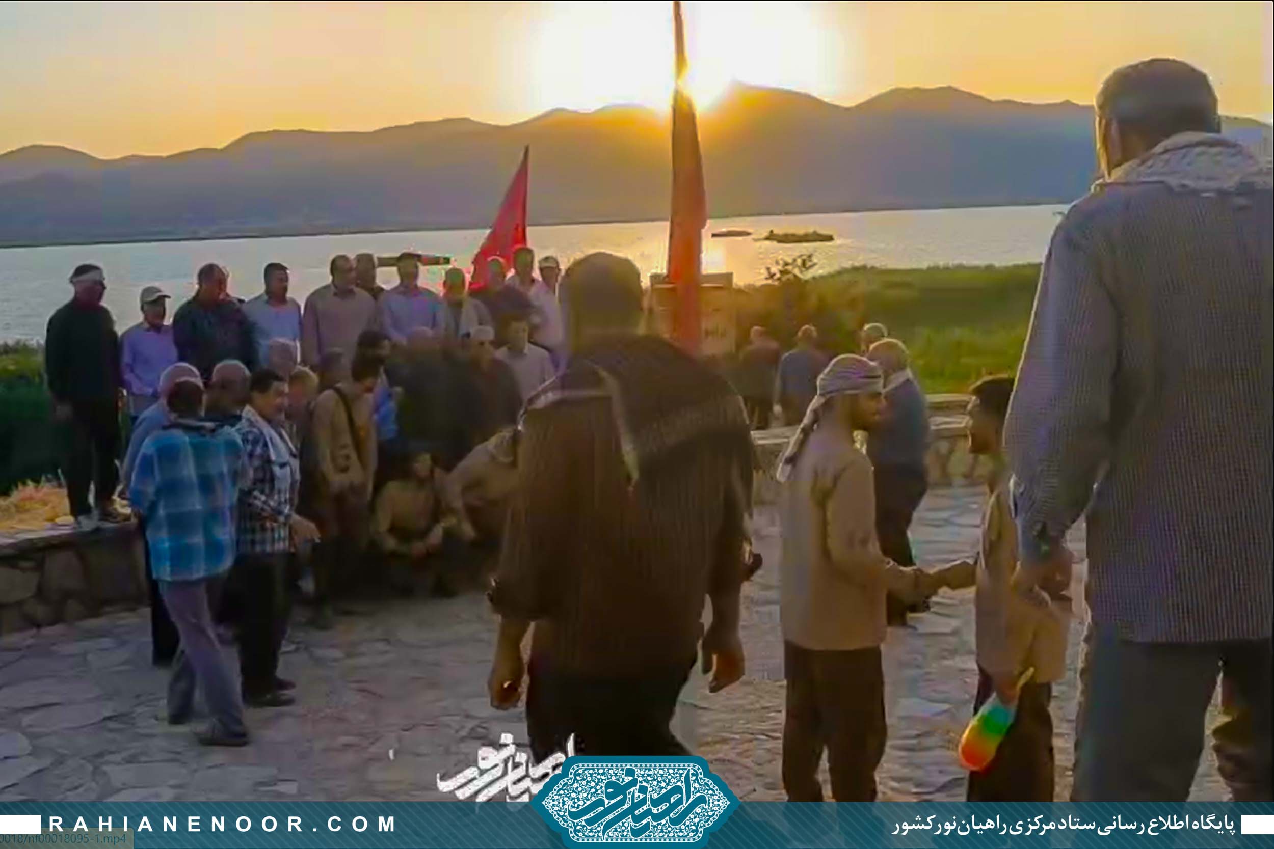 روایت حضور پیشکسوتان دفاع مقدس در یادمان شهدای زریوار <img src="/images/video_icon.gif" width="16" height="13" border="0" align="top"> روایت حضور پیشکسوتان دفاع مقدس در یادمان شهدای زریوار <img src="/images/video_icon.gif" width="16" height="13" border="0" align="top">
