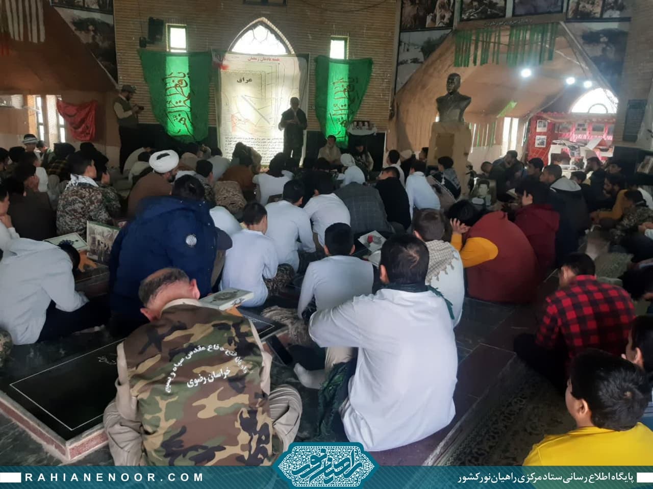 حضور زائرین شهدا در یادمان عملیات رمضان  <img src="/images/picture_icon.gif" width="16" height="13" border="0" align="top">