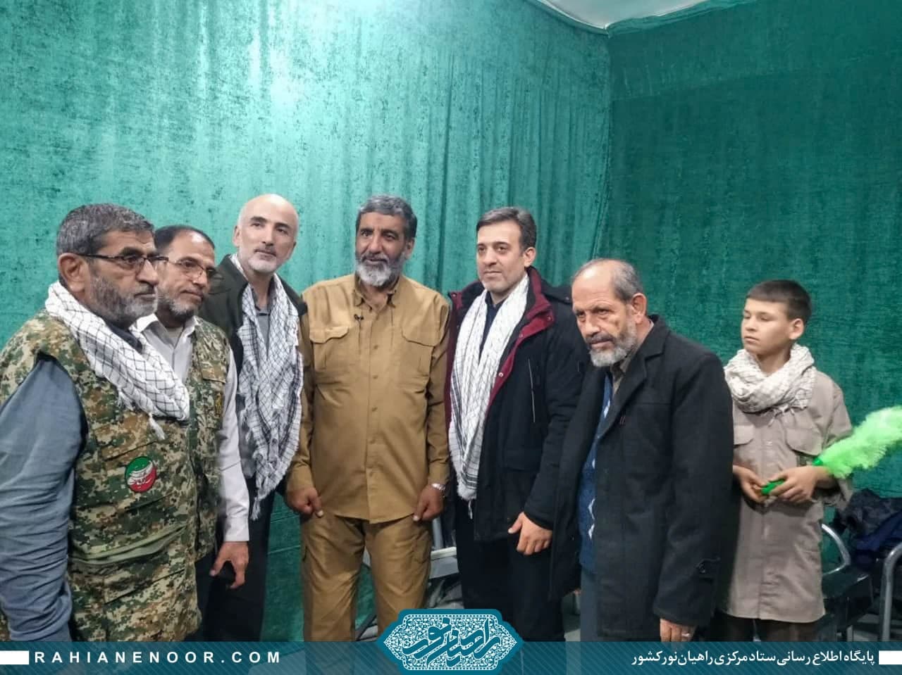 دیدار و گفتگو حاج حسین یکتا با مادر شهید و راویان فتح  <img src="/images/picture_icon.gif" width="16" height="13" border="0" align="top">