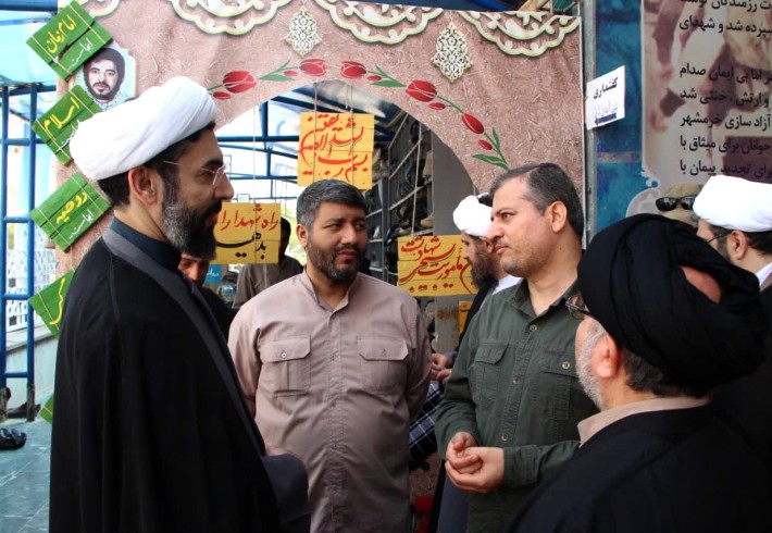 مزار شهدای هویزه، الهام بخش دانشجویان ماست مزار شهدای هویزه، الهام بخش دانشجویان ماست