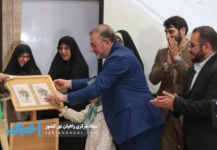 رونمایی از کتاب «اینجا بدون تو» با حضور دبیر ستاد مرکزی راهیان نور رونمایی از کتاب «اینجا بدون تو» با حضور دبیر ستاد مرکزی راهیان نور